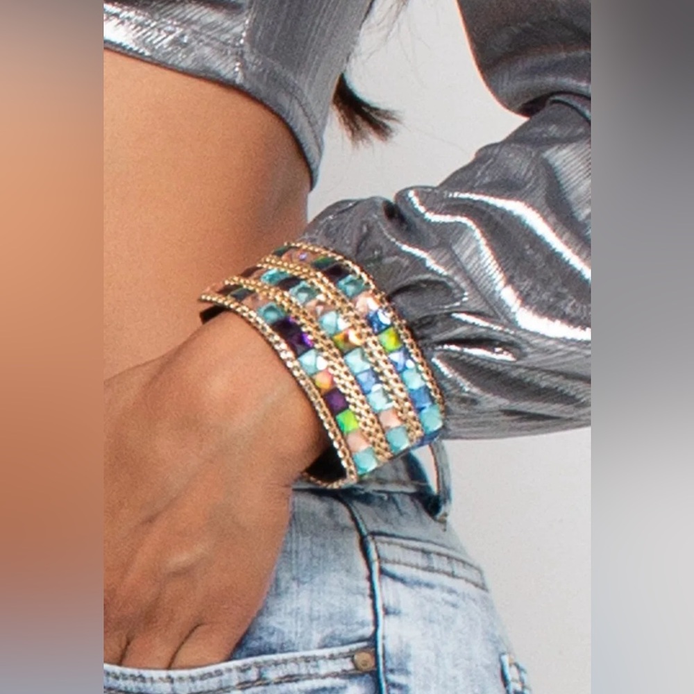 Silver Metallic Crop Top Size Medium Jeweled Cuffs Long Sleeve - Picture 4 of 4